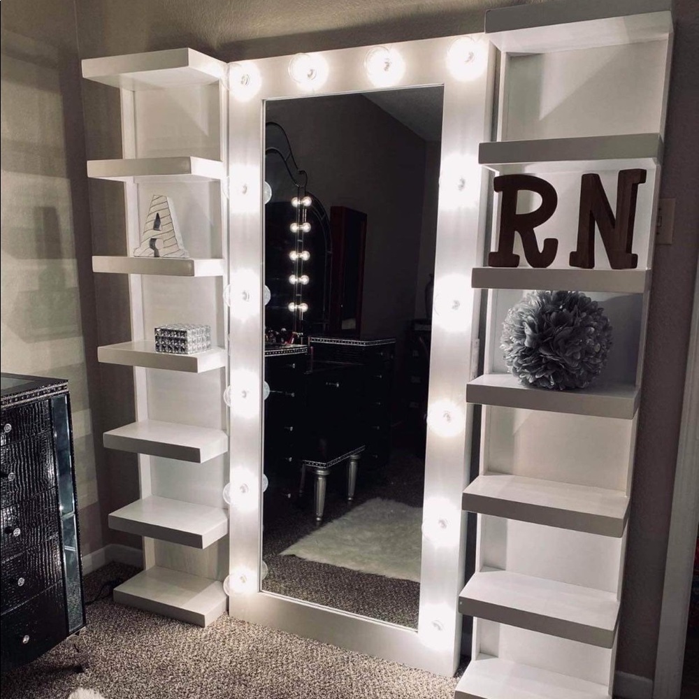 FULL BODY MIRROR WITH SURROUNDING LIGHTS - Picture 1 of 1